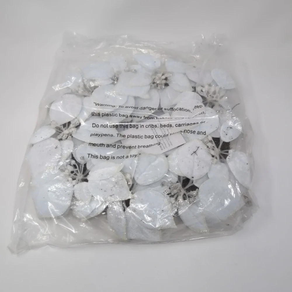 Valerie‎ Parr Hill 14 Inch Velvet Poinsettia Wreath White Christmas
